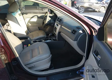 2011 Ford Fusion S z USA, uszkodzony, nr VIN 3FAHP0GA3BR160492